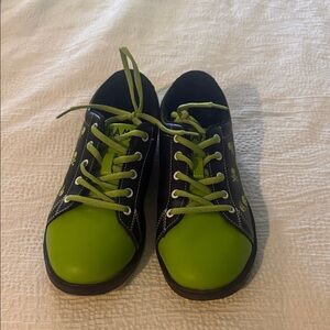 Brand new pyramid bowling shoes